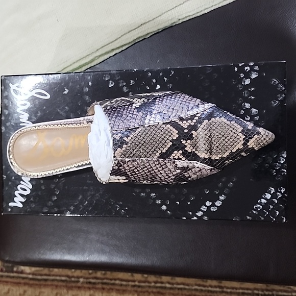 Shoes - Picture 2 of 4